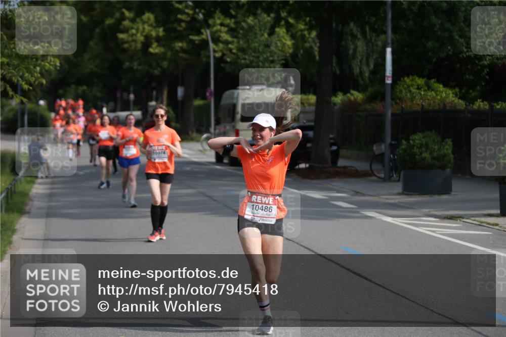 15.06.2025 - REWE Women's Run Jannik Wohlers http://msf.ph/oto/7945418 15.06.2025 09:44:19 Laufen 10374, 10486 meine-sportfotos.de