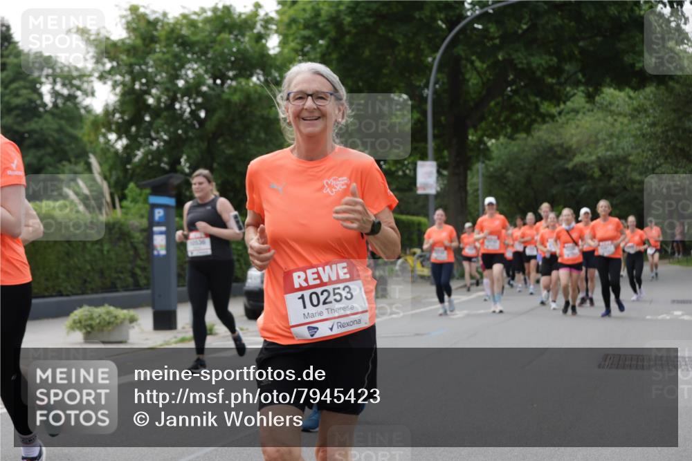 15.06.2025 - REWE Women's Run Jannik Wohlers http://msf.ph/oto/7945423 15.06.2025 08:29:43 Laufen 10253 meine-sportfotos.de