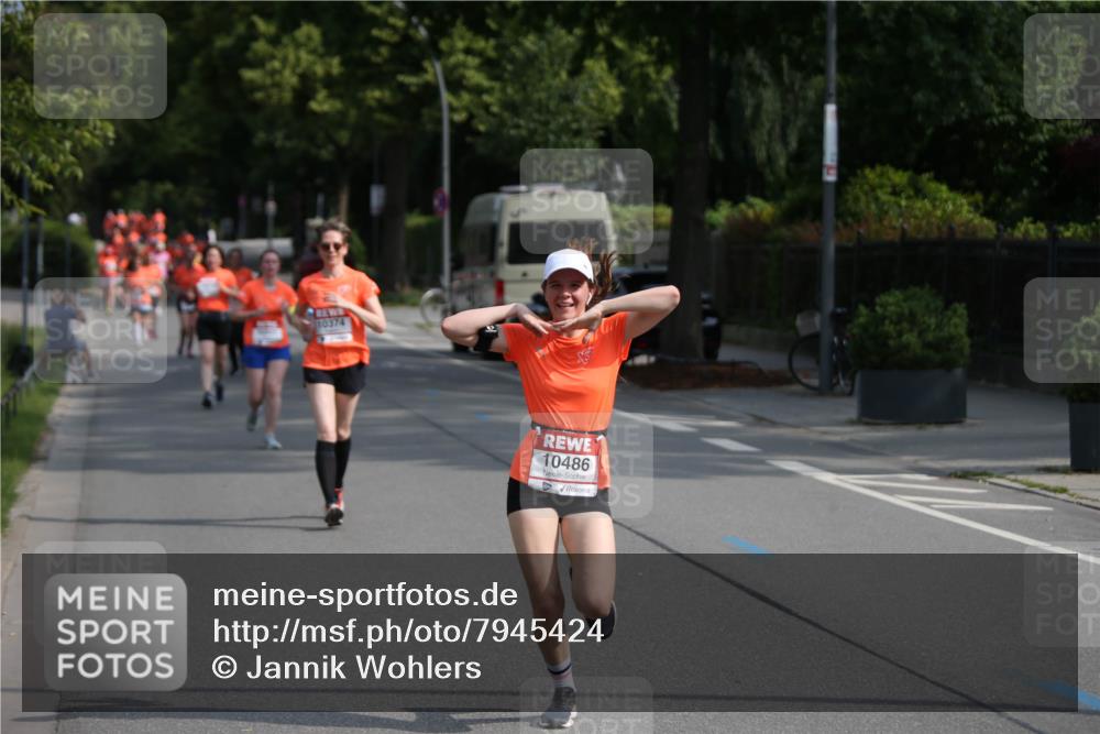 15.06.2025 - REWE Women's Run Jannik Wohlers http://msf.ph/oto/7945424 15.06.2025 09:44:20 Laufen 10374, 10486 meine-sportfotos.de