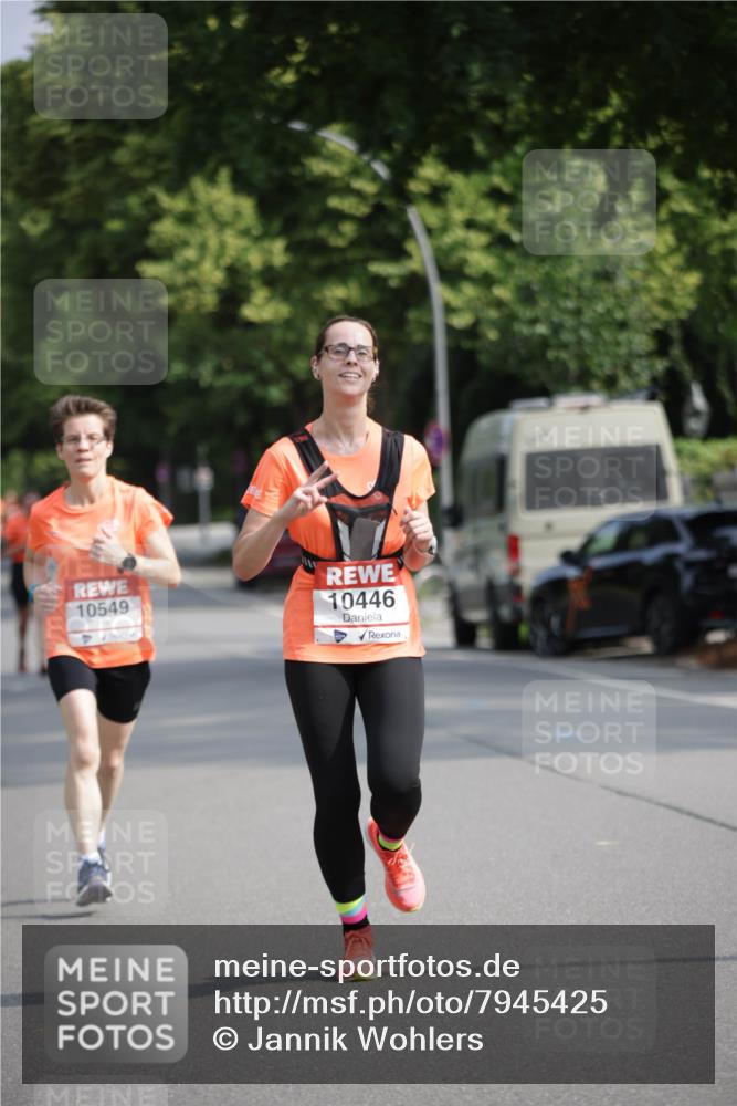 15.06.2025 - REWE Women's Run Jannik Wohlers http://msf.ph/oto/7945425 15.06.2025 08:48:11 Laufen 10549, 10446 meine-sportfotos.de
