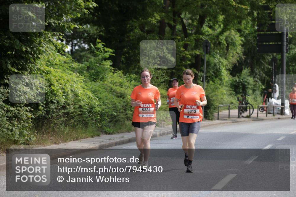 15.06.2025 - REWE Women's Run Jannik Wohlers http://msf.ph/oto/7945430 15.06.2025 10:18:36 Laufen 5331, 5312 meine-sportfotos.de