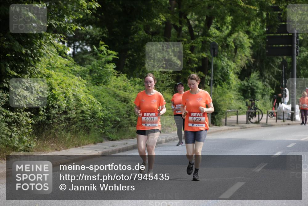 15.06.2025 - REWE Women's Run Jannik Wohlers http://msf.ph/oto/7945435 15.06.2025 10:18:36 Laufen 5331, 5312 meine-sportfotos.de