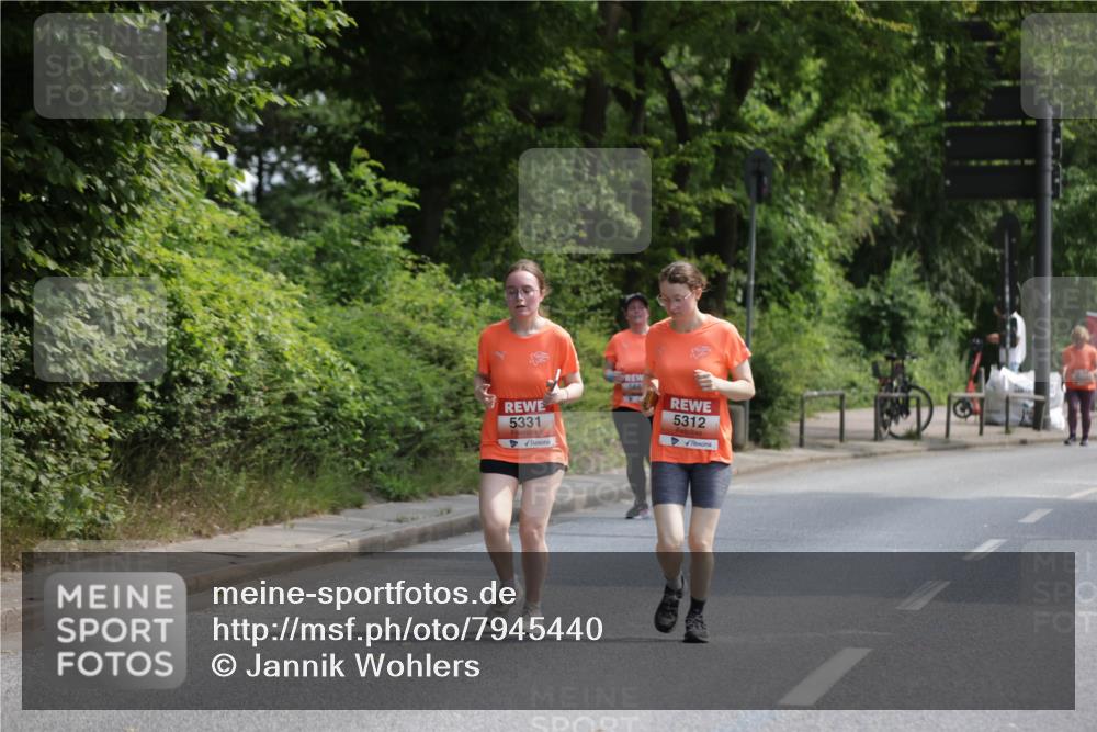 15.06.2025 - REWE Women's Run Jannik Wohlers http://msf.ph/oto/7945440 15.06.2025 10:18:36 Laufen 5331, 666, 5312 meine-sportfotos.de