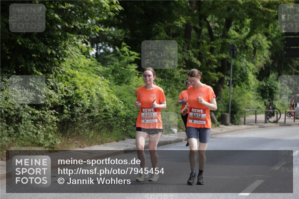 15.06.2025 - REWE Women's Run Jannik Wohlers http://msf.ph/oto/7945454 15.06.2025 10:18:37 Laufen 5331, 5312 meine-sportfotos.de
