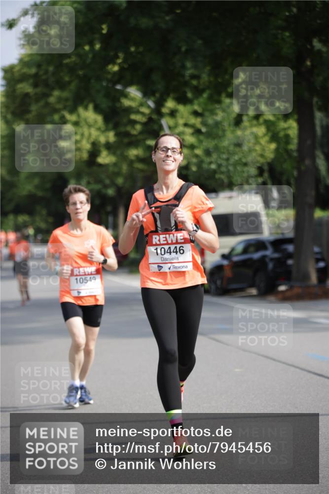 15.06.2025 - REWE Women's Run Jannik Wohlers http://msf.ph/oto/7945456 15.06.2025 08:48:12 Laufen 10549, 10446 meine-sportfotos.de