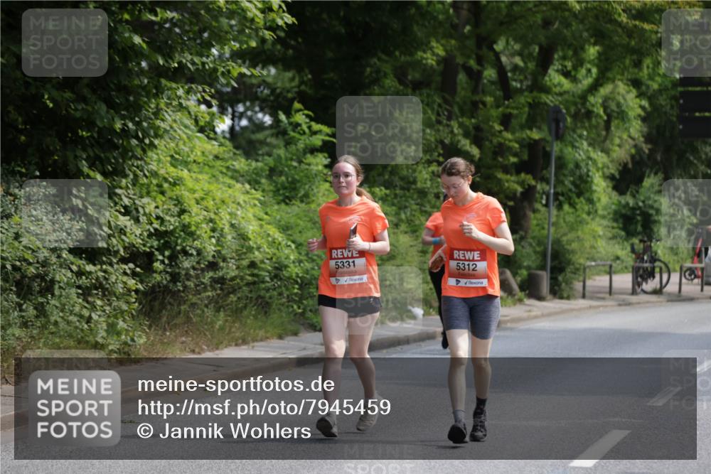 15.06.2025 - REWE Women's Run Jannik Wohlers http://msf.ph/oto/7945459 15.06.2025 10:18:37 Laufen 5331, 5312 meine-sportfotos.de