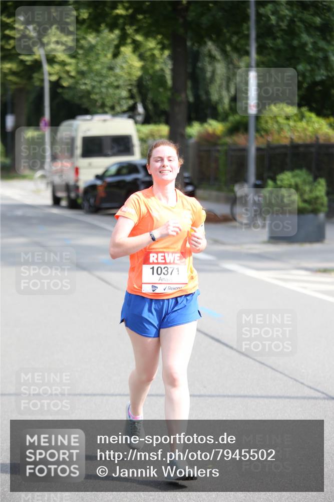 15.06.2025 - REWE Women's Run Jannik Wohlers http://msf.ph/oto/7945502 15.06.2025 09:44:26 Laufen 10371 meine-sportfotos.de