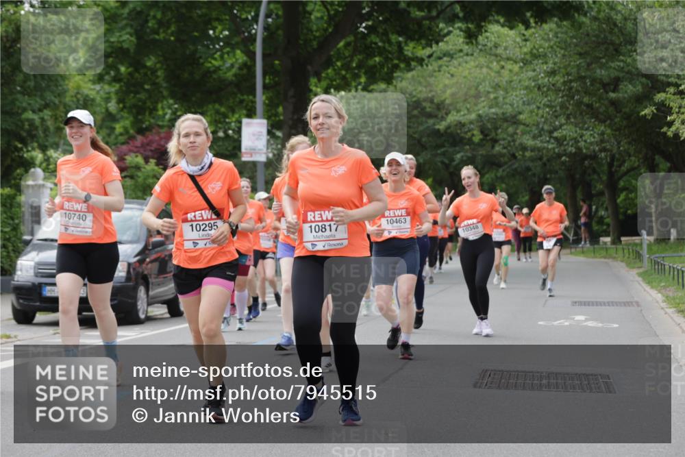 15.06.2025 - REWE Women's Run Jannik Wohlers http://msf.ph/oto/7945515 15.06.2025 08:29:47 Laufen 10740, 10295, 10817, 10463, 10348 meine-sportfotos.de