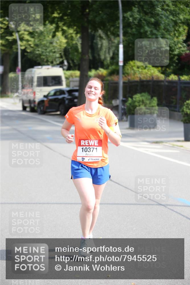 15.06.2025 - REWE Women's Run Jannik Wohlers http://msf.ph/oto/7945525 15.06.2025 09:44:26 Laufen 10371 meine-sportfotos.de