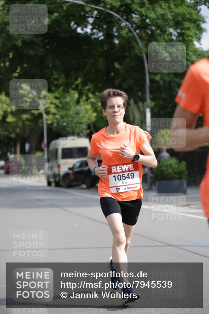 15.06.2025 - REWE Women's Run Jannik Wohlers http://msf.ph/oto/7945539 15.06.2025 08:48:14 Laufen 10549 meine-sportfotos.de