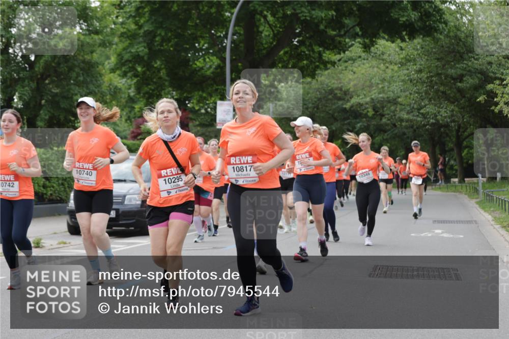 15.06.2025 - REWE Women's Run Jannik Wohlers http://msf.ph/oto/7945544 15.06.2025 08:29:48 Laufen 0742, 10740, 10295, 10817, 1, 10111, 10348 meine-sportfotos.de