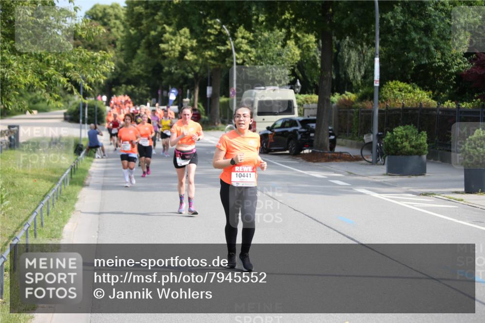 15.06.2025 - REWE Women's Run Jannik Wohlers http://msf.ph/oto/7945552 15.06.2025 09:44:30 Laufen 10441 meine-sportfotos.de