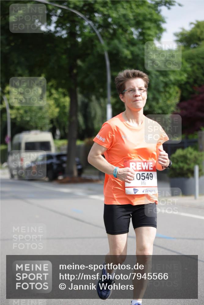 15.06.2025 - REWE Women's Run Jannik Wohlers http://msf.ph/oto/7945566 15.06.2025 08:48:14 Laufen 0549 meine-sportfotos.de