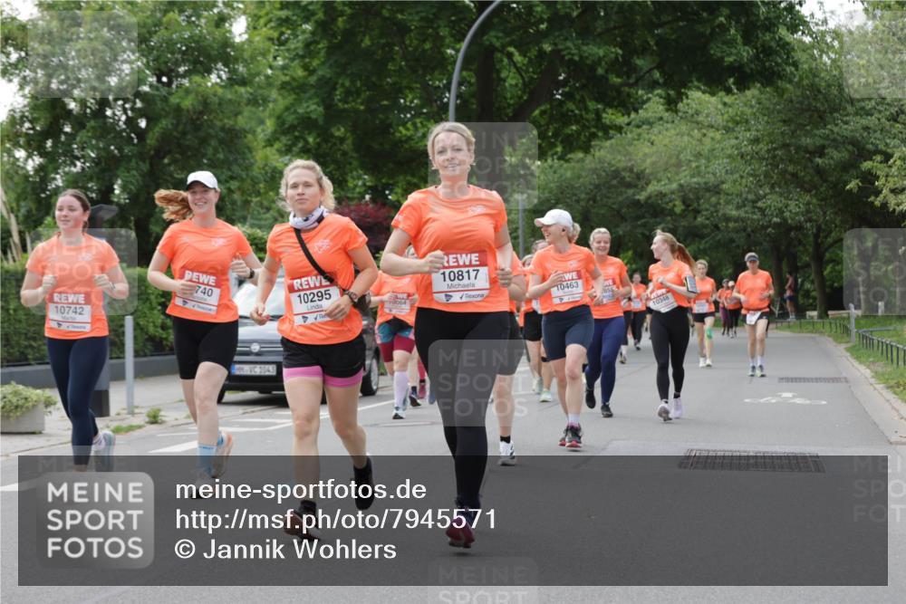 15.06.2025 - REWE Women's Run Jannik Wohlers http://msf.ph/oto/7945571 15.06.2025 08:29:48 Laufen 10742, 740, 10295, 1043, 0064, 10817, 10463, 855, 10348 meine-sportfotos.de