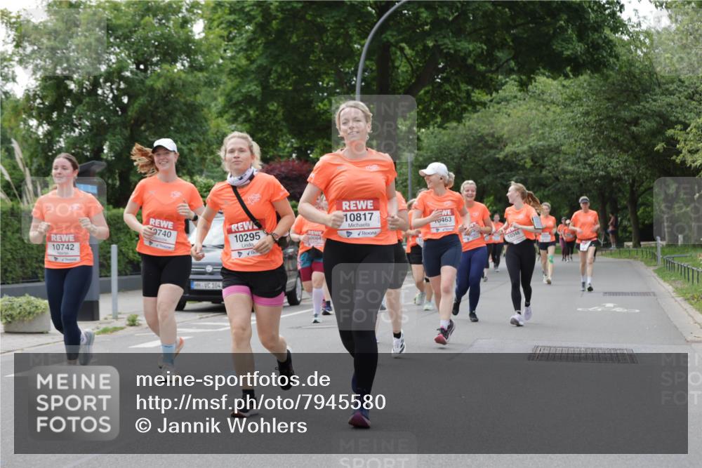 15.06.2025 - REWE Women's Run Jannik Wohlers http://msf.ph/oto/7945580 15.06.2025 08:29:48 Laufen 10742, 9740, 104, 10295, 30064, 10817, 0463, 19, 10348 meine-sportfotos.de