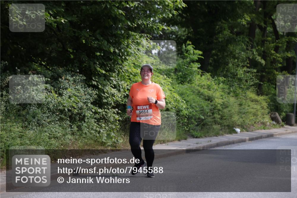 15.06.2025 - REWE Women's Run Jannik Wohlers http://msf.ph/oto/7945588 15.06.2025 10:18:43 Laufen 5664 meine-sportfotos.de