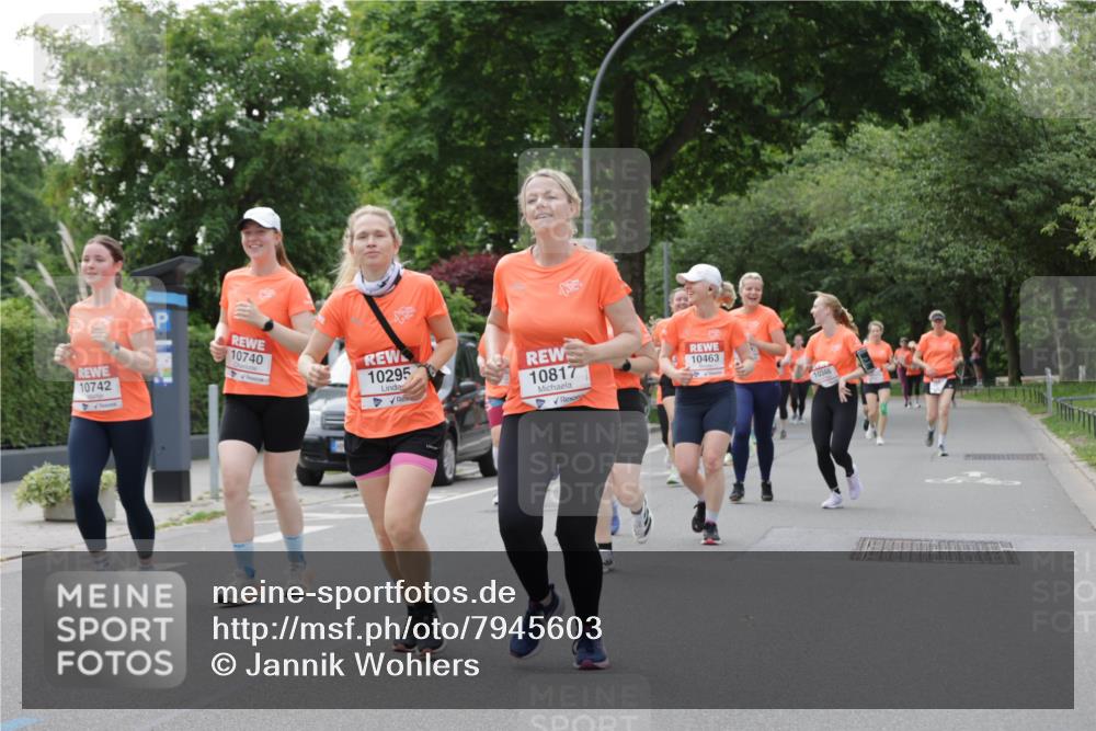 15.06.2025 - REWE Women's Run Jannik Wohlers http://msf.ph/oto/7945603 15.06.2025 08:29:48 Laufen 10740, 10742, 10295, 10817, 10463, 10348 meine-sportfotos.de