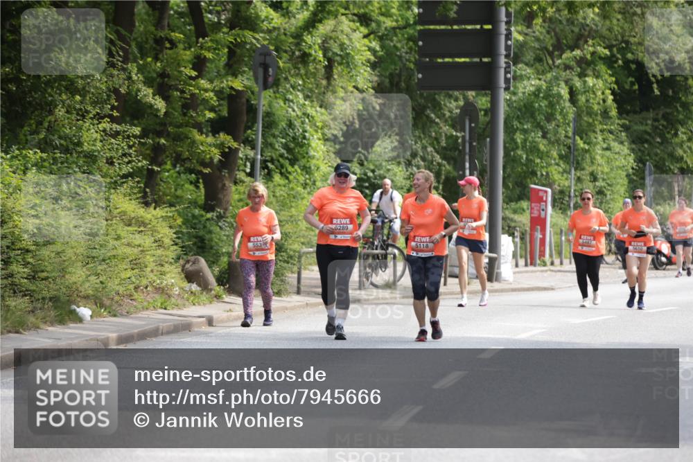 15.06.2025 - REWE Women's Run Jannik Wohlers http://msf.ph/oto/7945666 15.06.2025 10:18:48 Laufen 553, 5289, 5118, 5487, 5610 meine-sportfotos.de