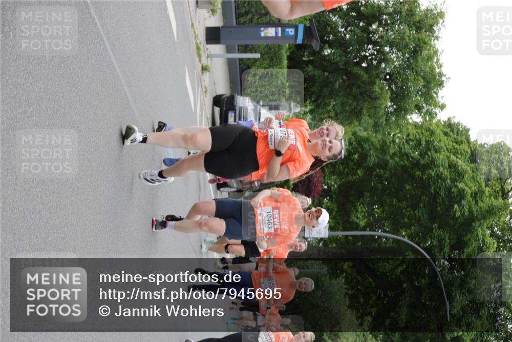 15.06.2025 - REWE Women's Run Jannik Wohlers http://msf.ph/oto/7945695 15.06.2025 08:29:49 Laufen 1075, 10463, 10855, 1034 meine-sportfotos.de