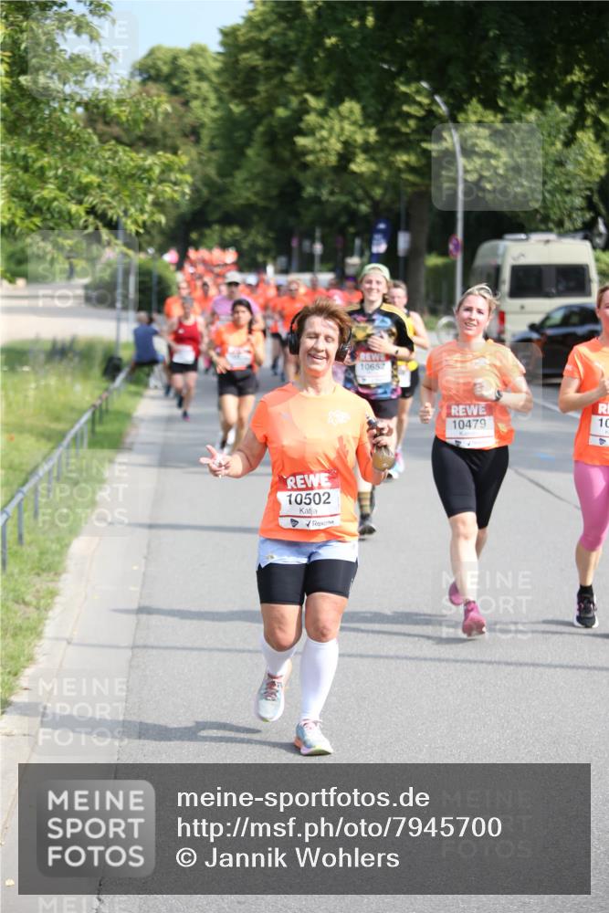 15.06.2025 - REWE Women's Run Jannik Wohlers http://msf.ph/oto/7945700 15.06.2025 09:44:36 Laufen 10502, 10652, 10479, 10 meine-sportfotos.de