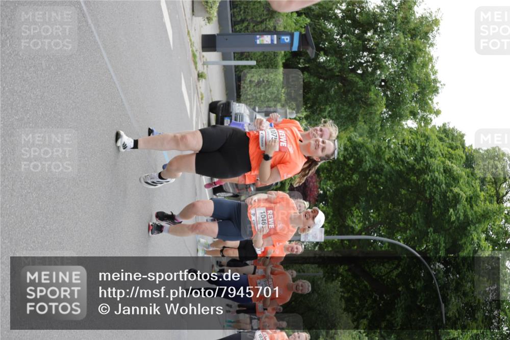 15.06.2025 - REWE Women's Run Jannik Wohlers http://msf.ph/oto/7945701 15.06.2025 08:29:49 Laufen 1075, 10463, 10855, 4, 103 meine-sportfotos.de
