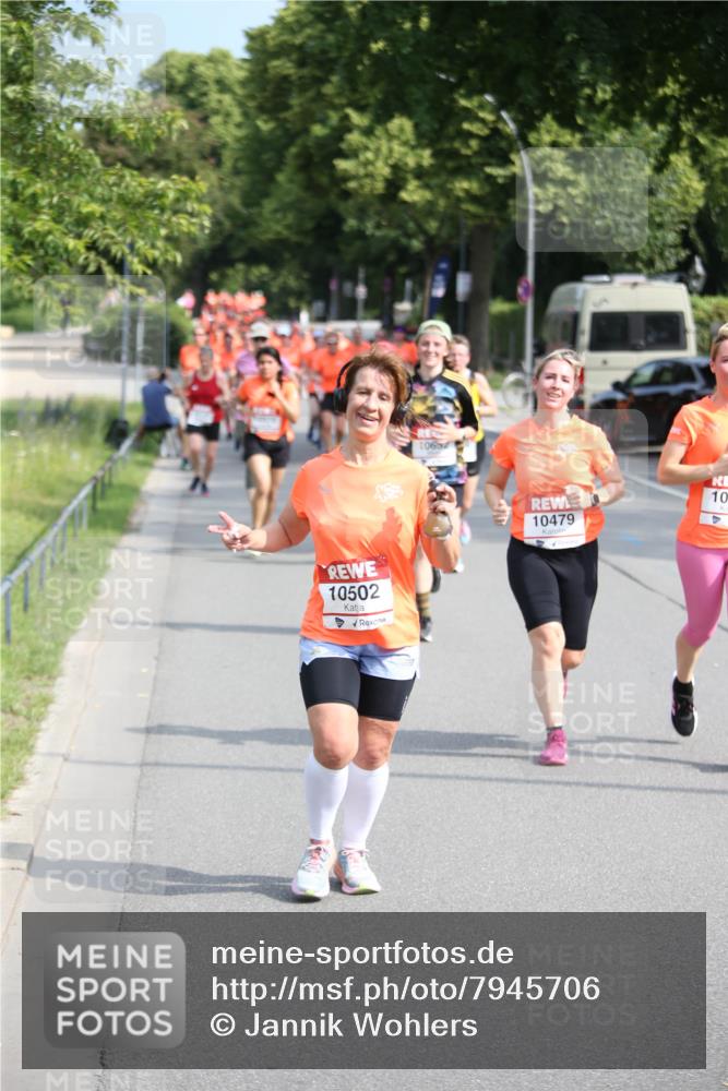 15.06.2025 - REWE Women's Run Jannik Wohlers http://msf.ph/oto/7945706 15.06.2025 09:44:36 Laufen 1065, 10502, 10479, 10 meine-sportfotos.de