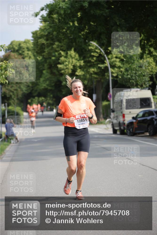 15.06.2025 - REWE Women's Run Jannik Wohlers http://msf.ph/oto/7945708 15.06.2025 08:48:22 Laufen 10851 meine-sportfotos.de