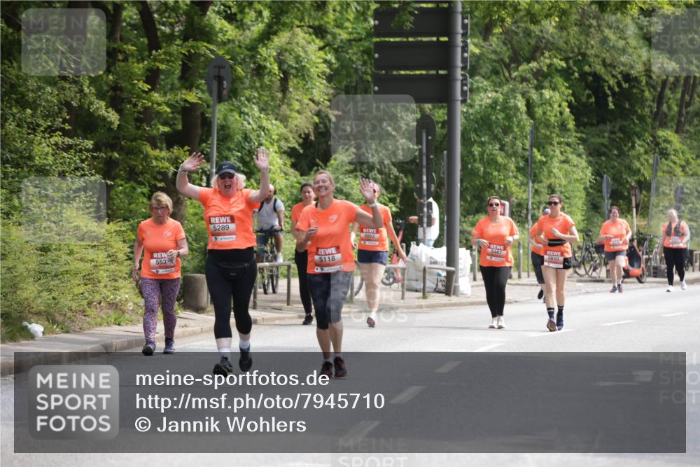 15.06.2025 - REWE Women's Run Jannik Wohlers http://msf.ph/oto/7945710 15.06.2025 10:18:51 Laufen 553, 5289, 5562, 5118, 5487, 5610, 040, 25 meine-sportfotos.de
