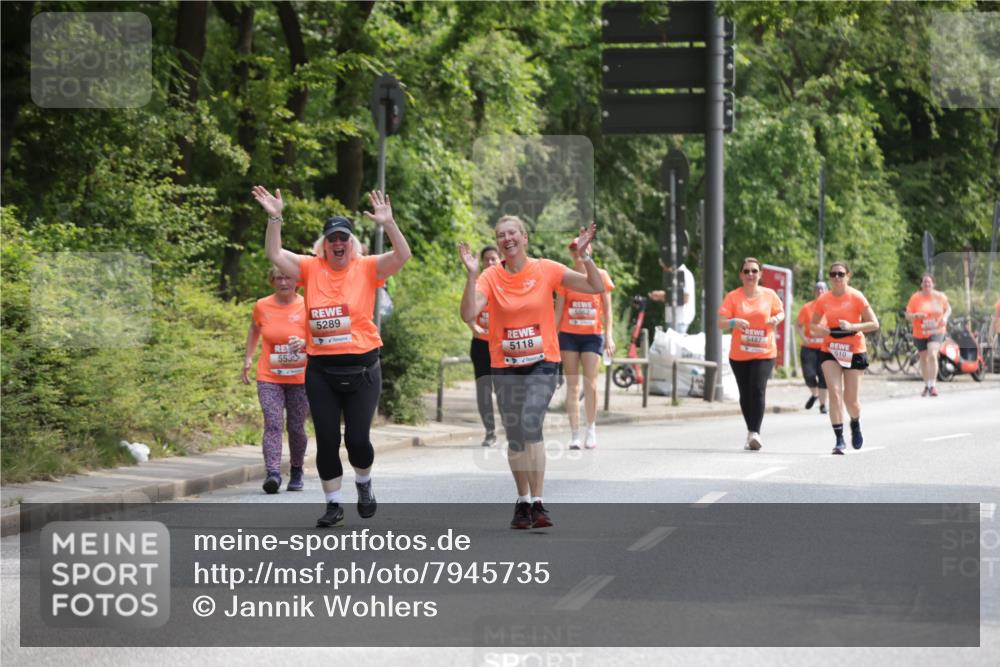 15.06.2025 - REWE Women's Run Jannik Wohlers http://msf.ph/oto/7945735 15.06.2025 10:18:51 Laufen 553, 5289, 5562, 5487, 5118, 10 meine-sportfotos.de