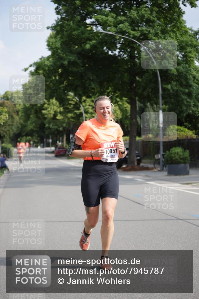 15.06.2025 - REWE Women's Run Jannik Wohlers http://msf.ph/oto/7945787 15.06.2025 08:48:23 Laufen 10851 meine-sportfotos.de
