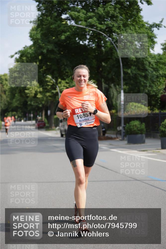 15.06.2025 - REWE Women's Run Jannik Wohlers http://msf.ph/oto/7945799 15.06.2025 08:48:23 Laufen 10857 meine-sportfotos.de