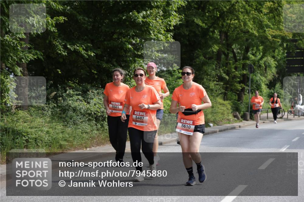 15.06.2025 - REWE Women's Run Jannik Wohlers http://msf.ph/oto/7945880 15.06.2025 10:19:09 Laufen 5561, 5487, 5610 meine-sportfotos.de