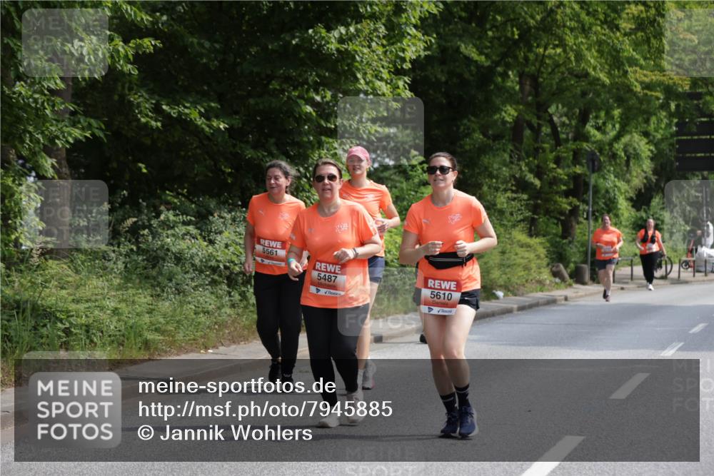15.06.2025 - REWE Women's Run Jannik Wohlers http://msf.ph/oto/7945885 15.06.2025 10:19:09 Laufen 5561, 5487, 5610 meine-sportfotos.de