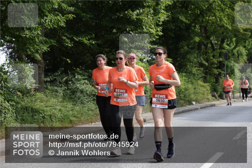 15.06.2025 - REWE Women's Run Jannik Wohlers http://msf.ph/oto/7945924 15.06.2025 10:19:10 Laufen 5561, 5487, 5610 meine-sportfotos.de
