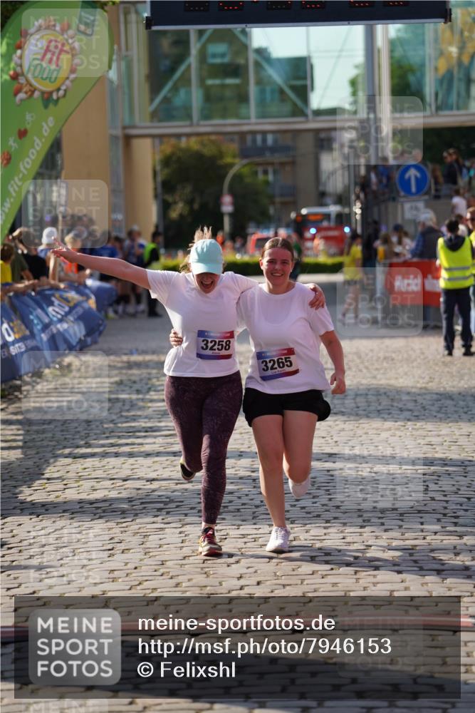 13.06.2025 - Holstenköstenlauf Felixshl http://msf.ph/oto/7946153 13.06.2025 18:12:21 Laufen 3258, 3265 meine-sportfotos.de
