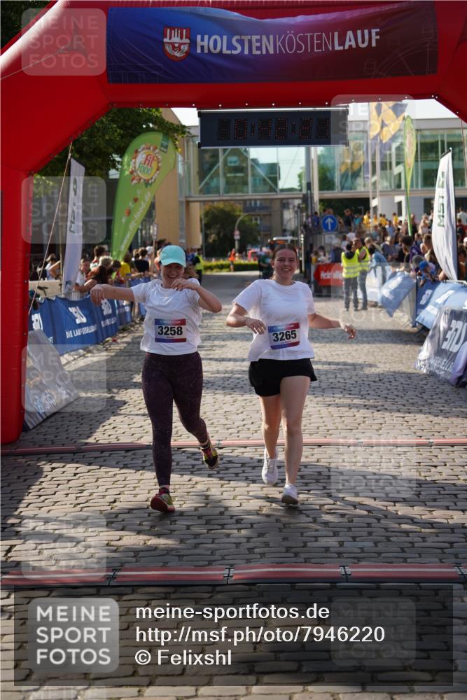 13.06.2025 - Holstenköstenlauf Felixshl http://msf.ph/oto/7946220 13.06.2025 18:12:23 Laufen 3258, 3265 meine-sportfotos.de