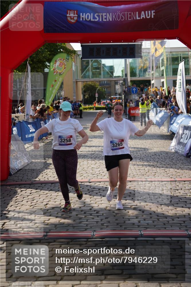 13.06.2025 - Holstenköstenlauf Felixshl http://msf.ph/oto/7946229 13.06.2025 18:12:23 Laufen 3258, 3265 meine-sportfotos.de