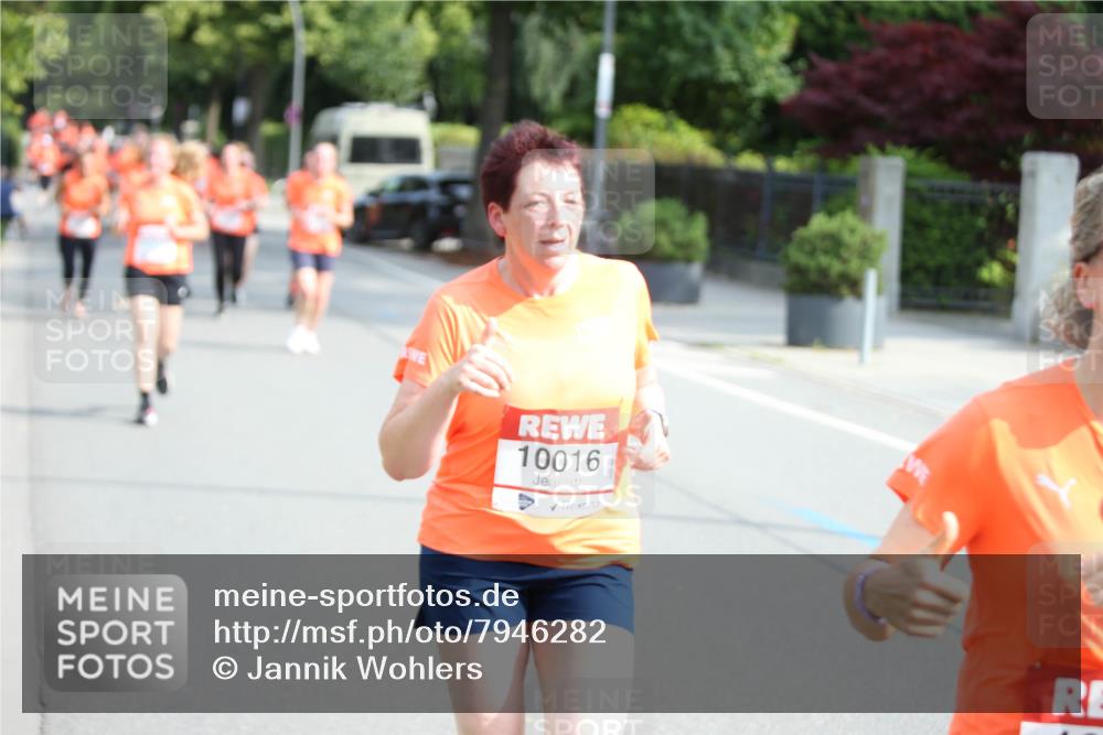 15.06.2025 - REWE Women's Run Jannik Wohlers http://msf.ph/oto/7946282 15.06.2025 09:44:51 Laufen 10016 meine-sportfotos.de