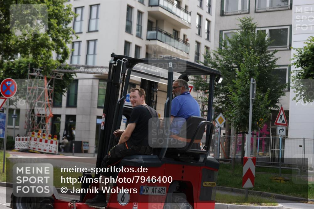 15.06.2025 - REWE Women's Run Jannik Wohlers http://msf.ph/oto/7946400 15.06.2025 10:20:21 Laufen 6, 481 meine-sportfotos.de