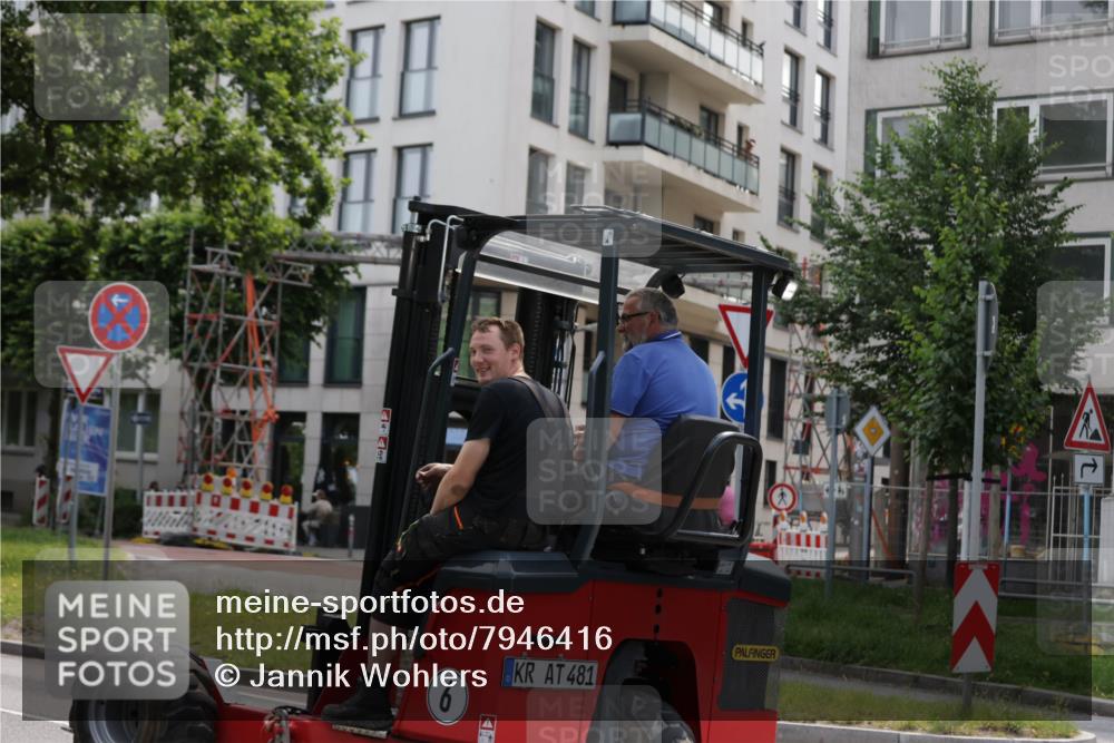 15.06.2025 - REWE Women's Run Jannik Wohlers http://msf.ph/oto/7946416 15.06.2025 10:20:21 Laufen 44, 481 meine-sportfotos.de