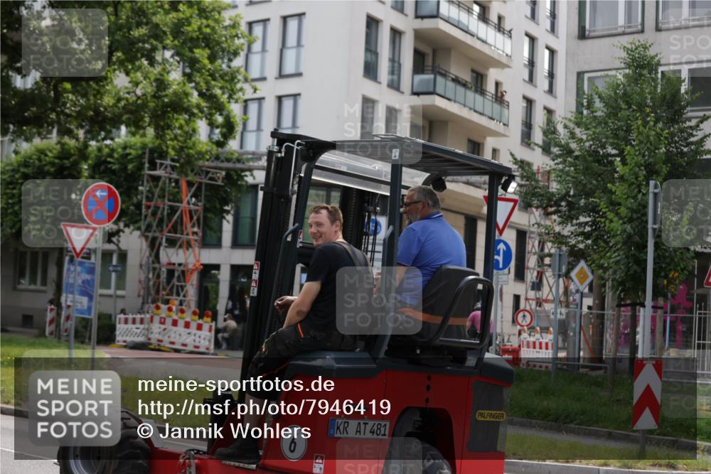 15.06.2025 - REWE Women's Run Jannik Wohlers http://msf.ph/oto/7946419 15.06.2025 10:20:21 Laufen 6, 481 meine-sportfotos.de