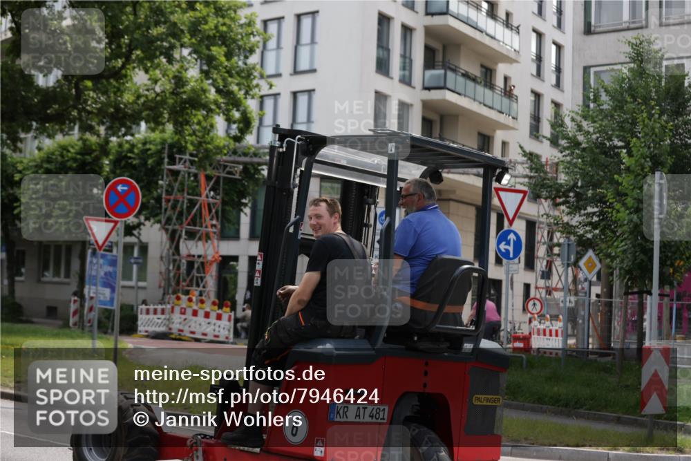 15.06.2025 - REWE Women's Run Jannik Wohlers http://msf.ph/oto/7946424 15.06.2025 10:20:21 Laufen 481, 6 meine-sportfotos.de