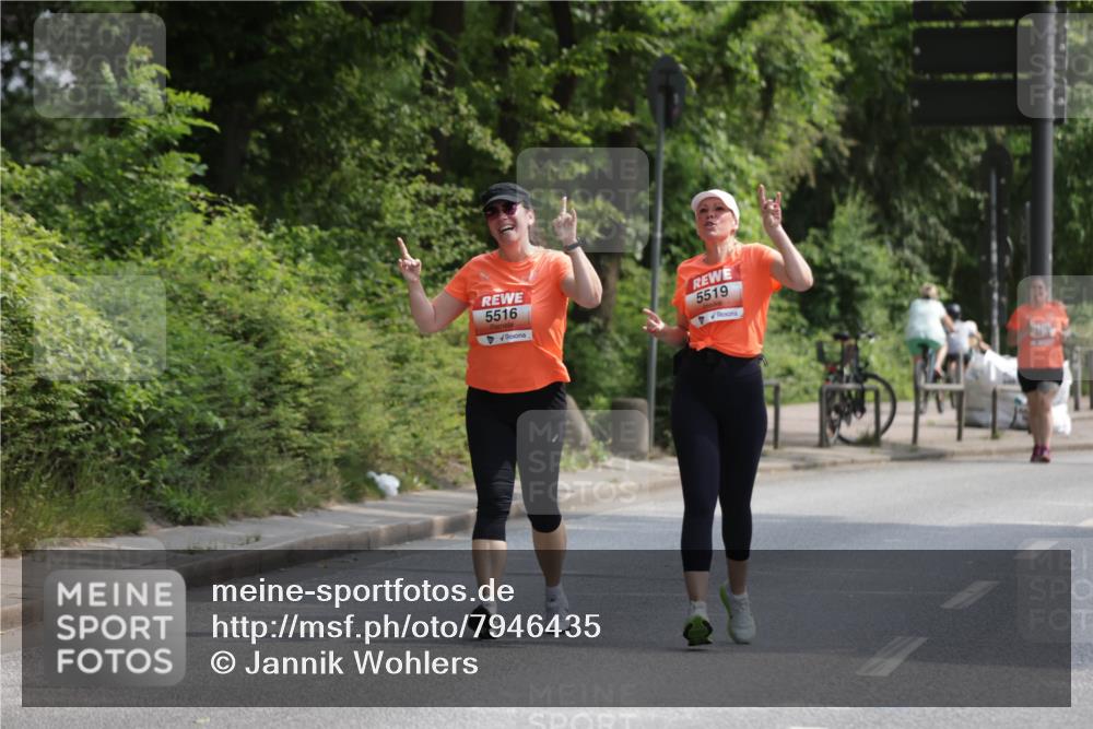 15.06.2025 - REWE Women's Run Jannik Wohlers http://msf.ph/oto/7946435 15.06.2025 10:21:15 Laufen 5516, 5519 meine-sportfotos.de