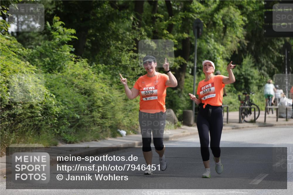 15.06.2025 - REWE Women's Run Jannik Wohlers http://msf.ph/oto/7946451 15.06.2025 10:21:15 Laufen 5516, 5519 meine-sportfotos.de