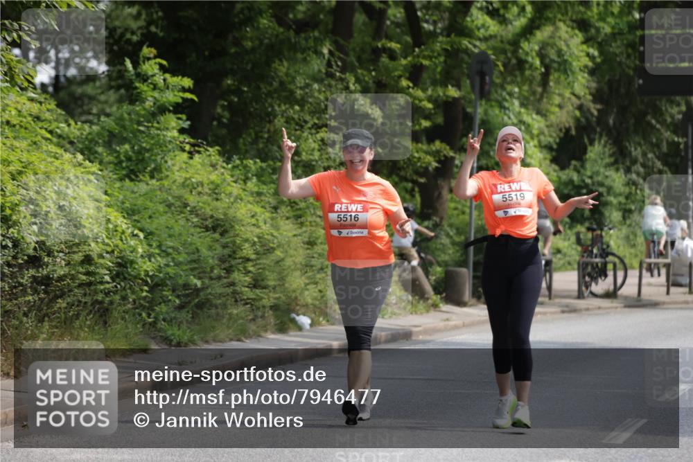 15.06.2025 - REWE Women's Run Jannik Wohlers http://msf.ph/oto/7946477 15.06.2025 10:21:15 Laufen 5516, 5519 meine-sportfotos.de