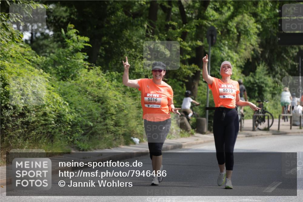 15.06.2025 - REWE Women's Run Jannik Wohlers http://msf.ph/oto/7946486 15.06.2025 10:21:15 Laufen 5516, 5519 meine-sportfotos.de