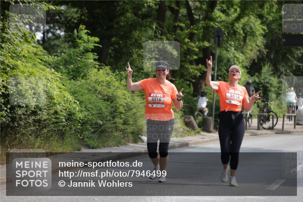 15.06.2025 - REWE Women's Run Jannik Wohlers http://msf.ph/oto/7946499 15.06.2025 10:21:15 Laufen 5516, 5519 meine-sportfotos.de