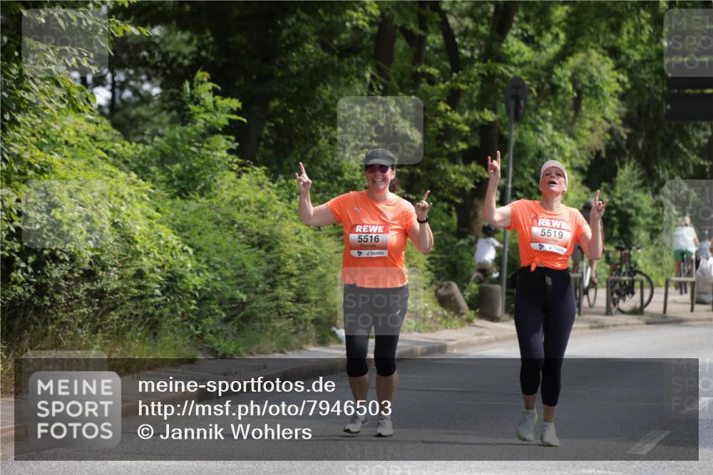 15.06.2025 - REWE Women's Run Jannik Wohlers http://msf.ph/oto/7946503 15.06.2025 10:21:15 Laufen 5516, 5519 meine-sportfotos.de
