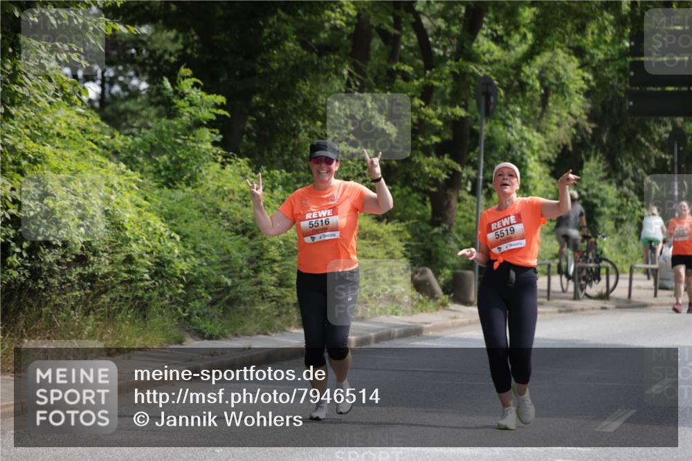 15.06.2025 - REWE Women's Run Jannik Wohlers http://msf.ph/oto/7946514 15.06.2025 10:21:16 Laufen 5516, 5519 meine-sportfotos.de