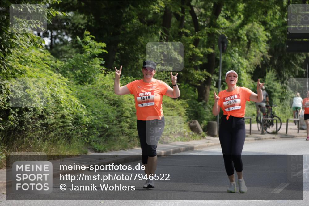15.06.2025 - REWE Women's Run Jannik Wohlers http://msf.ph/oto/7946522 15.06.2025 10:21:16 Laufen 5516, 5519 meine-sportfotos.de